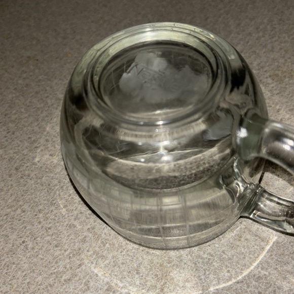 EUC 8 oz Nestle world mug with handle clear 3” depth 4” with handle 3” circum - Picture 4 of 7